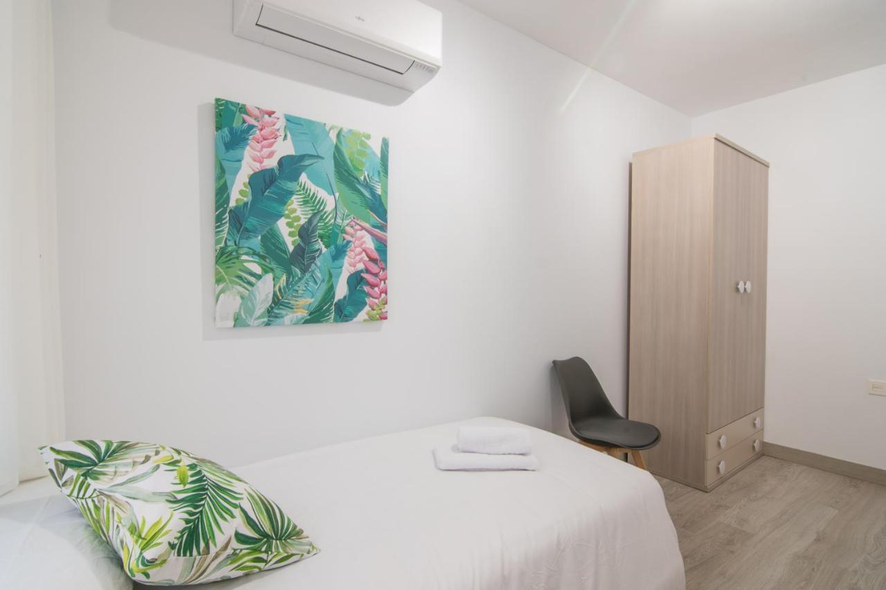 Tuguest Station 2 Apartment Granada Bagian luar foto